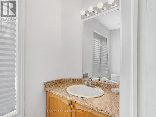 56 Geranium Avenue, Hamilton, ON - Indoor Photo Showing Bathroom