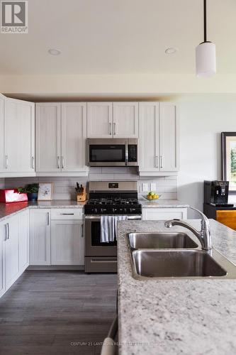 19 Curtis Street, Prince Edward County (Picton), ON - Indoor Photo Showing Kitchen With Double Sink