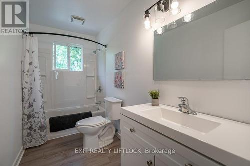 25 Emily Manor Drive, Kawartha Lakes, ON - Indoor Photo Showing Bathroom