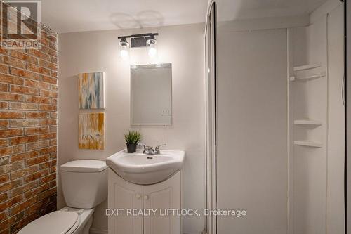 25 Emily Manor Drive, Kawartha Lakes, ON - Indoor Photo Showing Bathroom