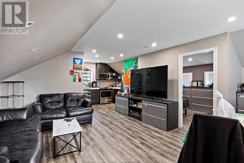 3021 Walker Road, Windsor, ON - Indoor Photo Showing Living Room