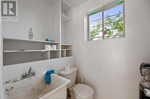 3021 Walker Road, Windsor, ON - Indoor Photo Showing Bathroom