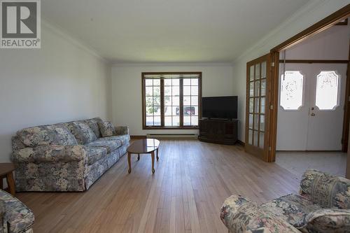 124 Bitonti Cres, Sault Ste. Marie, ON - Indoor Photo Showing Living Room