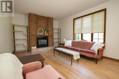 124 Bitonti Cres, Sault Ste. Marie, ON - Indoor Photo Showing Living Room With Fireplace