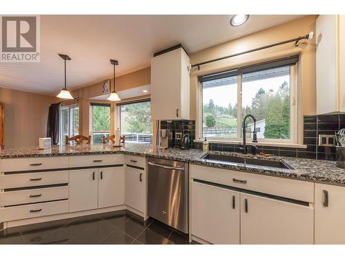 5807 Todd  Road, Kamloops, BC - Indoor Photo Showing Kitchen With Upgraded Kitchen