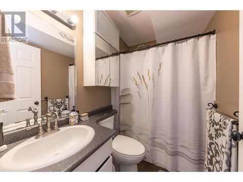 5807 Todd  Road, Kamloops, BC - Indoor Photo Showing Bathroom