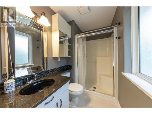 5807 Todd  Road, Kamloops, BC - Indoor Photo Showing Bathroom