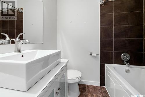 828 Shannon Road, Regina, SK - Indoor Photo Showing Bathroom