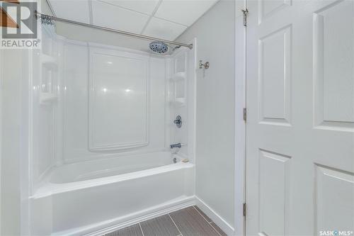 828 Shannon Road, Regina, SK - Indoor Photo Showing Bathroom