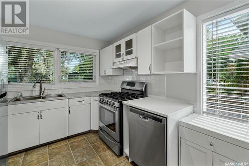 828 Shannon Road, Regina, SK - Indoor Photo Showing Kitchen With Double Sink