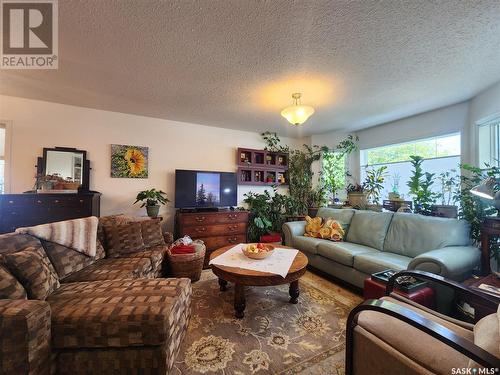 603 Main Street, Melville, SK - Indoor Photo Showing Living Room