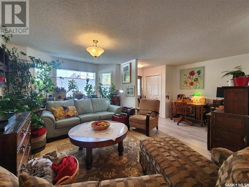 603 Main Street, Melville, SK - Indoor Photo Showing Living Room