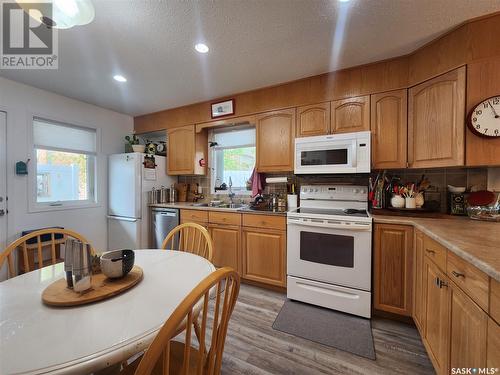 603 Main Street, Melville, SK - Indoor Photo Showing Kitchen With Double Sink