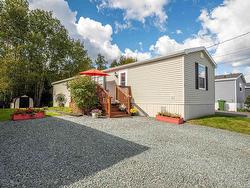 5 Apple Street  Dartmouth, NS B2W 4W2