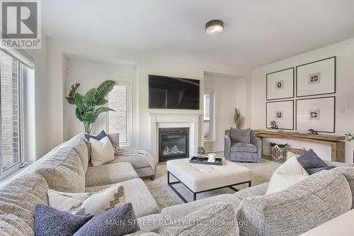 22 Kenneth Ross Bend, East Gwillimbury, ON - Indoor Photo Showing Living Room With Fireplace