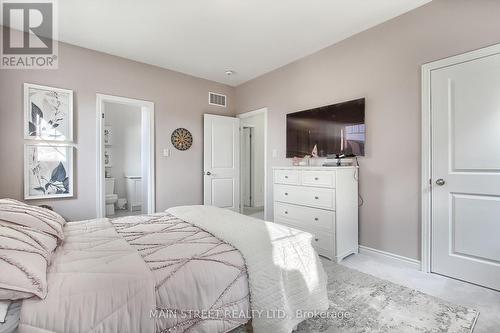 22 Kenneth Ross Bend, East Gwillimbury, ON - Indoor Photo Showing Bedroom