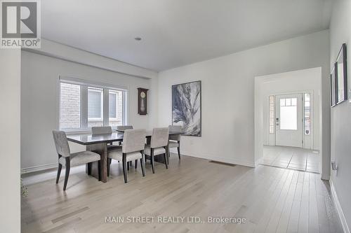 22 Kenneth Ross Bend, East Gwillimbury, ON - Indoor Photo Showing Dining Room