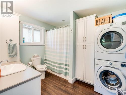 10 Skands Road, Christina Lake, BC - Indoor Photo Showing Laundry Room