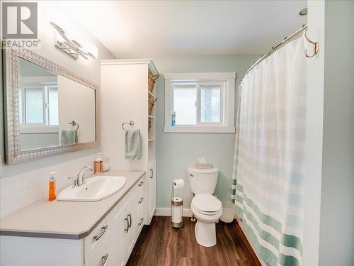 10 Skands Road, Christina Lake, BC - Indoor Photo Showing Bathroom