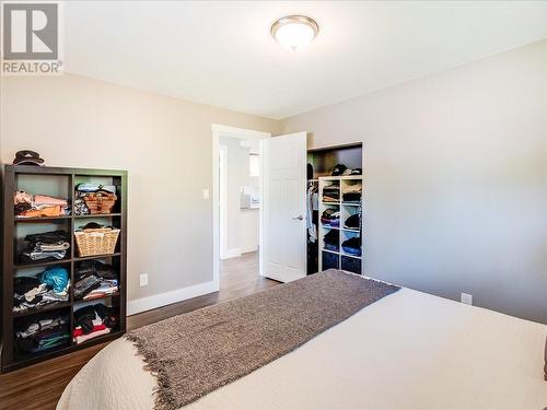 10 Skands Road, Christina Lake, BC - Indoor Photo Showing Bedroom