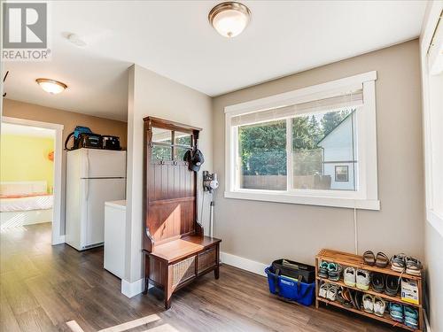 10 Skands Road, Christina Lake, BC - Indoor Photo Showing Other Room