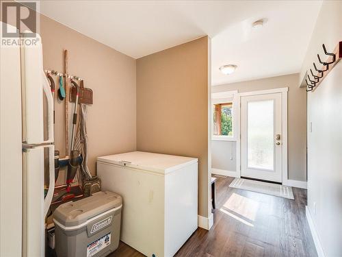 10 Skands Road, Christina Lake, BC - Indoor Photo Showing Laundry Room