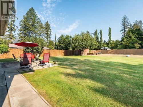 10 Skands Road, Christina Lake, BC - Outdoor With Backyard