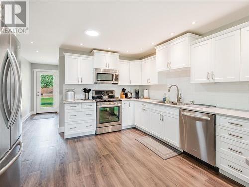 10 Skands Road, Christina Lake, BC - Indoor Photo Showing Kitchen With Upgraded Kitchen