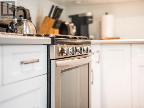 10 Skands Road, Christina Lake, BC - Indoor Photo Showing Kitchen