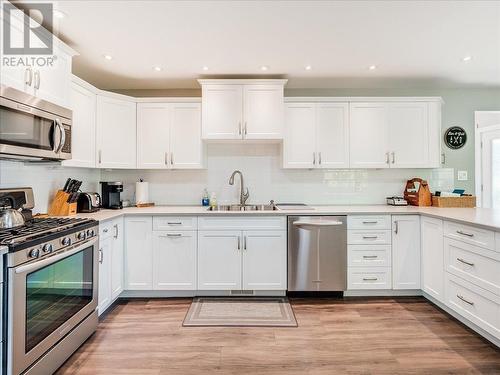 10 Skands Road, Christina Lake, BC - Indoor Photo Showing Kitchen With Upgraded Kitchen