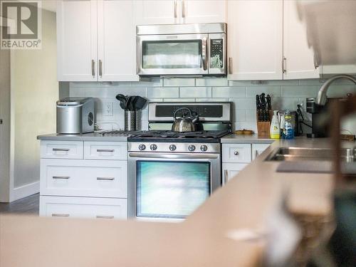 10 Skands Road, Christina Lake, BC - Indoor Photo Showing Kitchen With Double Sink With Upgraded Kitchen