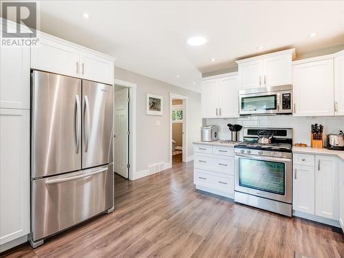 10 Skands Road, Christina Lake, BC - Indoor Photo Showing Kitchen