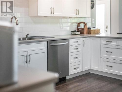 10 Skands Road, Christina Lake, BC - Indoor Photo Showing Kitchen With Upgraded Kitchen