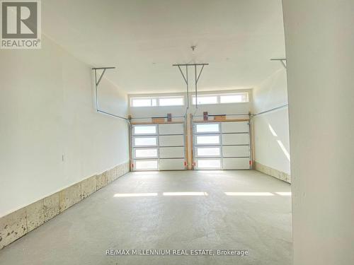 4 Beatrice Drive, Wasaga Beach, ON - Indoor Photo Showing Garage