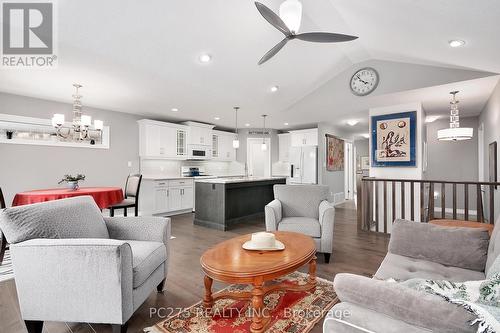 23 Blairmont Terrace, St. Thomas, ON - Indoor Photo Showing Living Room