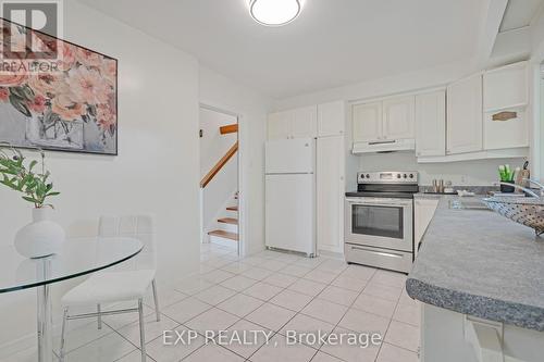 846 Mississauga Valley Boulevard, Mississauga, ON - Indoor Photo Showing Kitchen