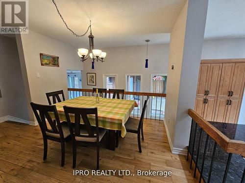 7027 Estoril Road, Mississauga, ON - Indoor Photo Showing Dining Room