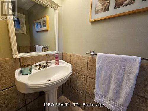 7027 Estoril Road, Mississauga, ON - Indoor Photo Showing Bathroom