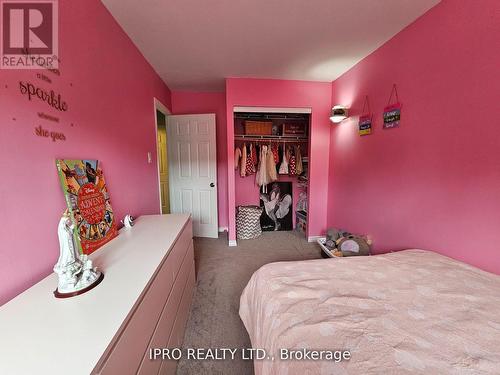 7027 Estoril Road, Mississauga, ON - Indoor Photo Showing Bedroom