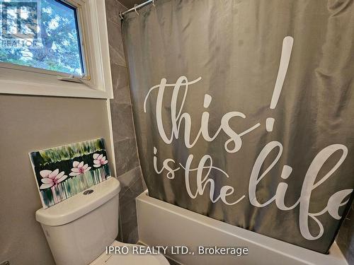 7027 Estoril Road, Mississauga, ON - Indoor Photo Showing Bathroom