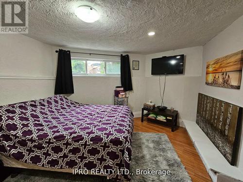 7027 Estoril Road, Mississauga, ON - Indoor Photo Showing Bedroom