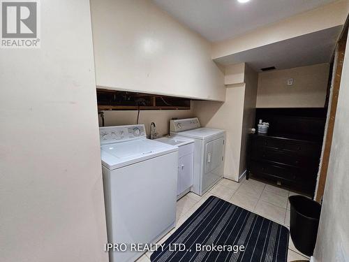 7027 Estoril Road, Mississauga, ON - Indoor Photo Showing Laundry Room