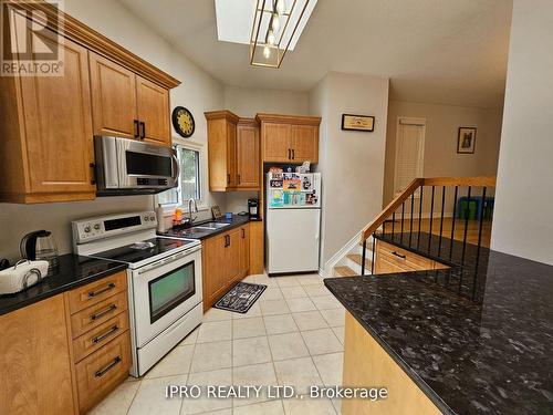 7027 Estoril Road, Mississauga, ON - Indoor Photo Showing Kitchen With Double Sink