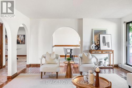 17520 Keele Street, King, ON - Indoor Photo Showing Living Room