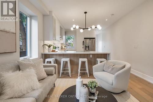 168 Essex Street, Toronto, ON - Indoor Photo Showing Living Room