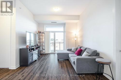 413 - 457 Plains Road E, Burlington, ON - Indoor Photo Showing Living Room