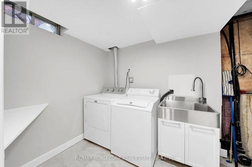 32 Shady Glen Crescent, Caledon, ON - Indoor Photo Showing Laundry Room