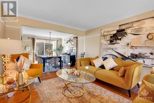 921 Dianne Avenue, Prescott And Russell, ON - Indoor Photo Showing Living Room