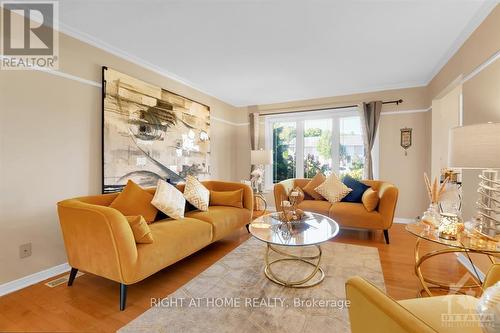 921 Dianne Avenue, Prescott And Russell, ON - Indoor Photo Showing Living Room