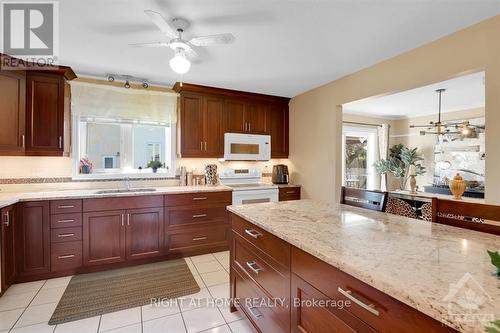 921 Dianne Avenue, Prescott And Russell, ON - Indoor Photo Showing Kitchen